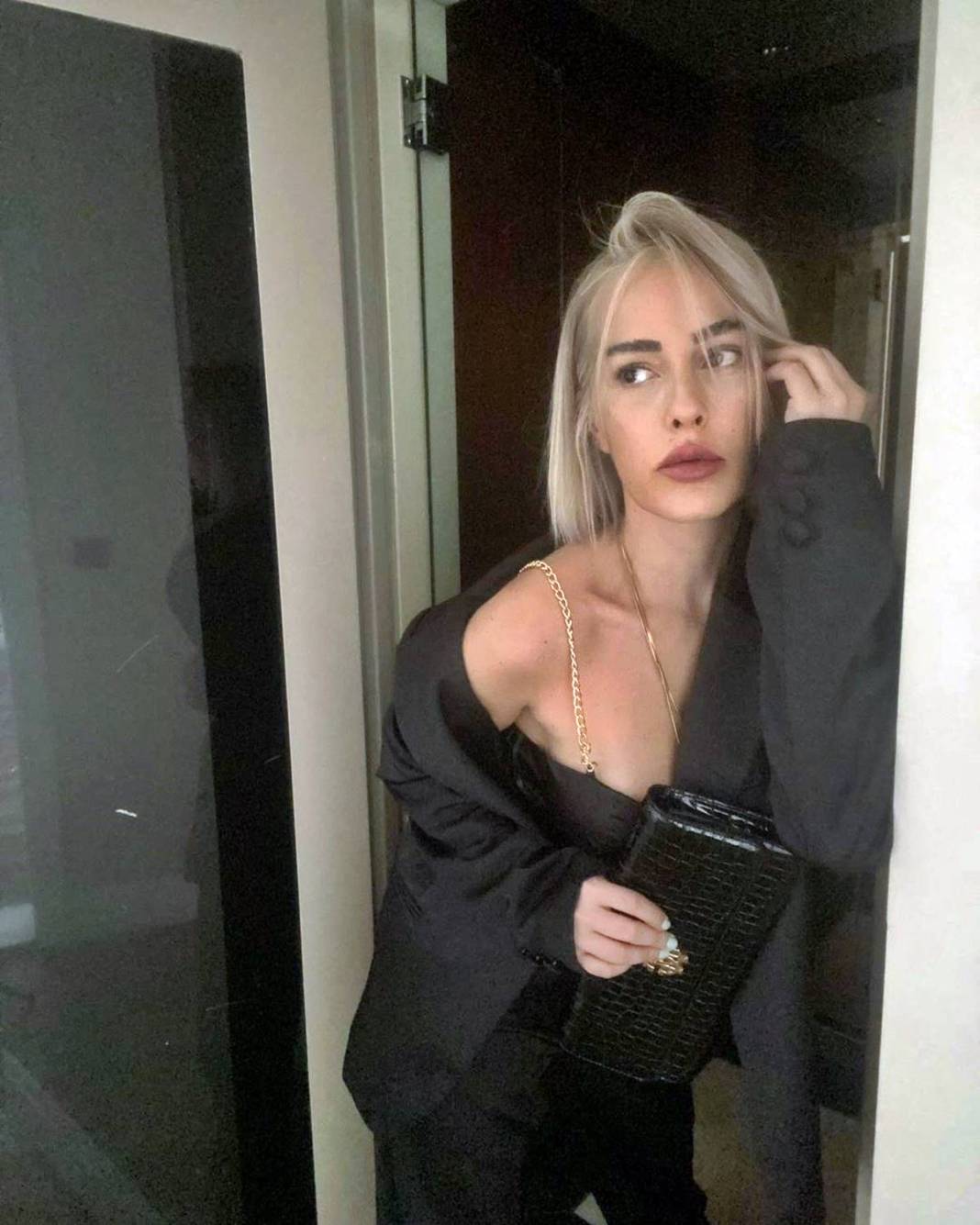 Helin Avşar'ı gören tanıyamıyor! Hülya Avşar'ın kız kardeşi estetikle bambaşka biri oldu, 'estetik değil yüz nakli' 10